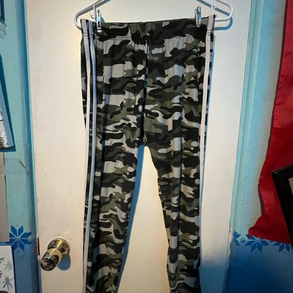 Camo white, striped leggings - Picture 4 of 5